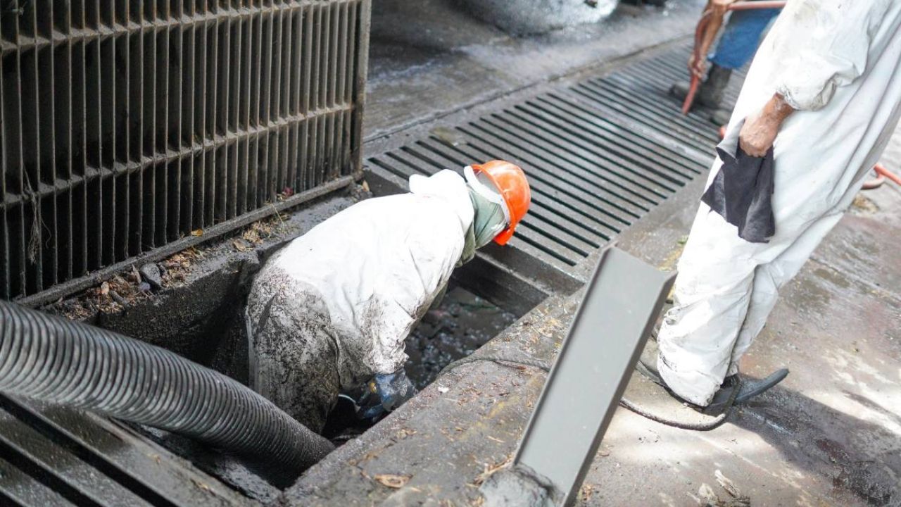 ¿Por qué se inunda Monterrey? Sacan 90 toneladas de basura de las alcantarillas tras lluvias