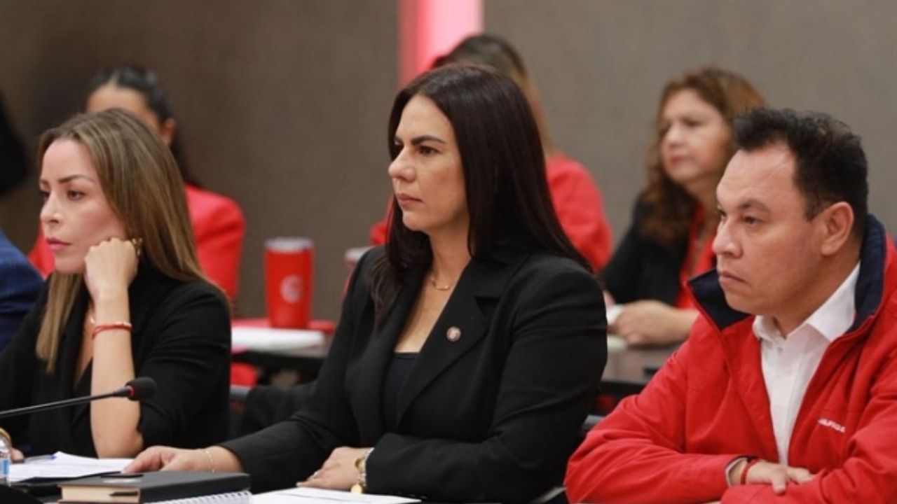 Gerardo Fernández Noroña quiere una revancha, acusa Karla Toledo