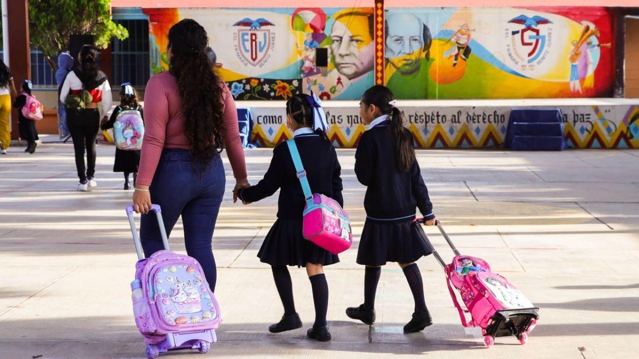 Alumnas mexicanas podrán escoger entre falda o pantalón en escuelas de este estado
